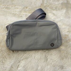 BRAND NEW NWT, gray lululemon Everywhere Belt Bag!